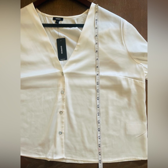 NWT Express Ivory V-Neck Balloon Sleeve Blouse - Size Medium - Picture 6 of 6